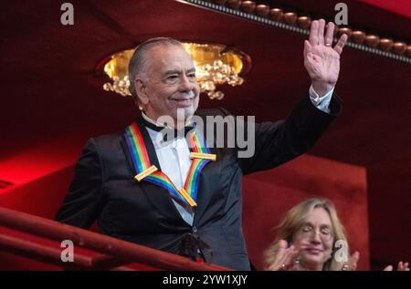 Washington, Vereinigte Staaten. 08th Dec, 2024. Acclaimed director and filmmaker Francis Ford Coppola acknowledges the applause as she arrives to attend the 47th Annual Kennedy Center Honors at the John F. Kennedy Center for the Performing Arts in Washington, DC on Sunday, December 8, 2024. Credit: Ron Sachs/Pool via CNP/dpa/Alamy Live News Stock Photo