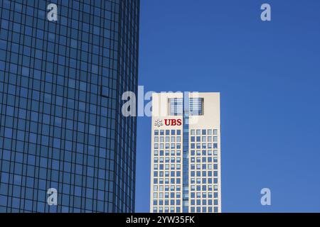 Deutsche Bank, office tower, corporate headquarters, behind it the Opera Tower, UBS AG, major Swiss banks, Union de Banques Suisses, Frankfurt am Main Stock Photo