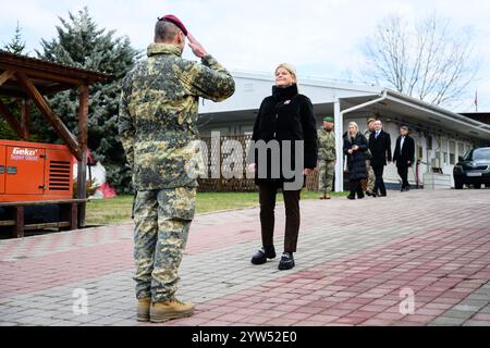 Pristina, RKS, Verteidigungsministerin Tanner besucht die Österreichischen Truppen im, Kosovo. 09th Dec, 2024. im Bild Bundesministerin für Landesverteidigung Mag. Klaudia Tanner (ÖVP) // federal minister of defense Mag. Klaudia Tanner (austrian peoples party) during the Defense Minister Tanner visits the Austrian troops in Kosovo. Pristina, Kosovo on 2024/12/09. - 20241209 PD4718 Credit: APA-PictureDesk/Alamy Live News Stock Photo