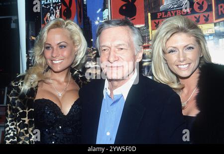 Feb. 11, 1999 - K14740NP: HUGH HEFNER SIGNS INSIDE THE PLAYBOY MANSION ...