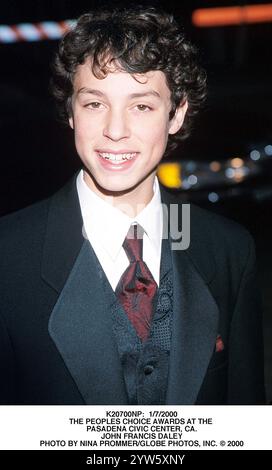 June 25, 2001 - K20700NP: 1/7/2000.THE PEOPLES CHOICE AWARDS AT THE .PASADENA CIVIC CENTER, CA..JOHN FRANCIS DALEY (Credit Image: © Nina Prommer/ZUMA Press Wire) EDITORIAL USAGE ONLY! Not for Commercial USAGE! Stock Photo