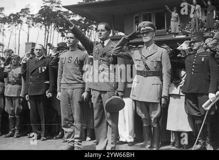 Olympic medalists in the modern pentathlon. Standing from left, front row: silver medalist Charles Leonard (USA), gold medalist Gotthard Handrick (Germany), bronze medalist Silvano Abba (Italy). Bothe German and Italian athletes in military uniform saluting. Archive Photograph of the 1936 Summer Olympics in Berlin Stock Photo