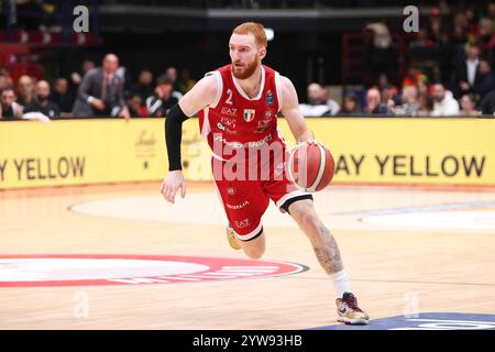 Milan, Italy. 8th Dec, 2024. Italy, Milan, 2024 12 08: NiccolÃ² Mannion (Armani) drives to the basket in the 1s quarter during EA7 Emporio Armani Milan vs Virtus Segafredo Bologna, LBA 2024-2025 day 10.Italy, Milan, 2024 11 07: EA7 Emporio Armani Milan vs Virtus Segafredo Bologna, EuroLeague 2024/2025, Round 10, disputed at Unipol Forum. (Credit Image: © Fabrizio Andrea Bertani/Pacific Press via ZUMA Press Wire) EDITORIAL USAGE ONLY! Not for Commercial USAGE! Stock Photo