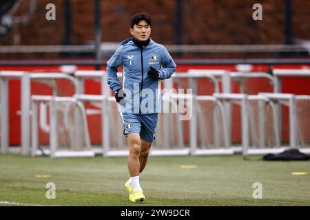 ROTTERDAM - In-beom Hwang of Feyenoord during a training session at training complex 1908 prior to the Champions League match against Sparta Prague. ANP MAURICE VAN STEEN Stock Photo