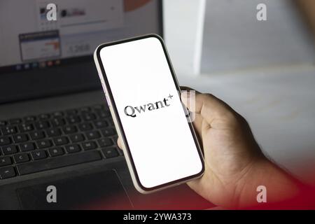 Qwant logo is displayed on smartphone. Qwant is a French search engine. Stock Photo