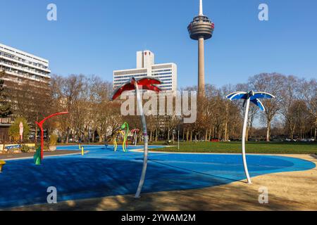 water playground near Venloer street in the Innerer Gruenguertel park, Colonius TV tower, Cologne, Germany. Wasserspielplatz nahe Venloer Strasse in d Stock Photo