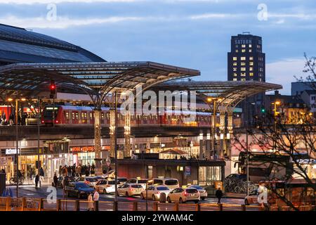 view to the central station, entrance at Breslauer square, suburban train on track 11, in the background the Hansahochhaus skyscraper, Cologne, German Stock Photo