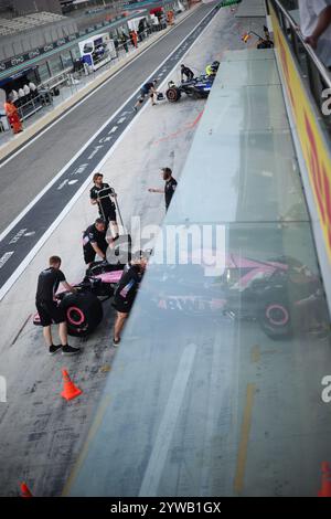 Paul Aron (BWT Alpine F1 Team, #62), Pitstop, Post Season Testing, ARE,  Formel 1 Weltmeisterschaft, Abu Dhabi Grand Prix, Yas Marina Circuit, 10.12.2024  Foto: Eibner-Pressefoto/Annika Graf Stock Photo