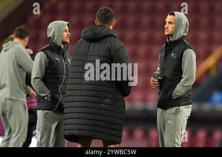 Derby County's Jerry Yates (right) and team-mates inspect the pitch before the Sky Bet Championship match at Turf Moor, Burnley. Picture date: Tuesday December 10, 2024. Stock Photo