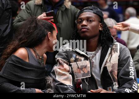 Milan, Italy. 8th Dec, 2024. Italy, Milan, 2024 12 08: Rafael Leao (AC Milan football player) seated in the stands during EA7 Emporio Armani Milan vs Virtus Segafredo Bologna, LBA 2024-2025 day 10.Italy, Milan, 2024 11 07: EA7 Emporio Armani Milan vs Virtus Segafredo Bologna, EuroLeague 2024/2025, Round 10, disputed at Unipol Forum. (Credit Image: © Fabrizio Andrea Bertani/Pacific Press via ZUMA Press Wire) EDITORIAL USAGE ONLY! Not for Commercial USAGE! Stock Photo