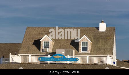 sign for gosman's restaurant on the second floor of a building in montauk Stock Photo