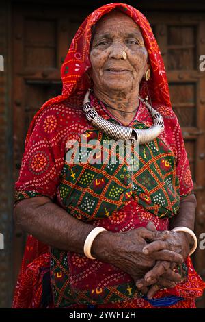 Elderly woman in traditional dress in Bhuj, Gujarat, India Stock Photo