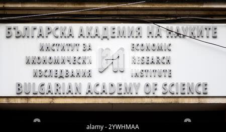 Bulgarian Academy of Science and Economic Research Institute Government Institution bilingual sign in Sofia Bulgaria, Eastern Europe, Balkans, EU Stock Photo