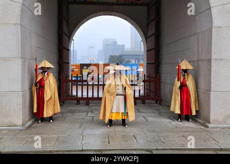 SEOUL, SOUTH KOREA - APRIL 6, 2023: Honor guards in Gyeongbokgung Palace grounds in Seoul, biggest city in South Korea. Stock Photo