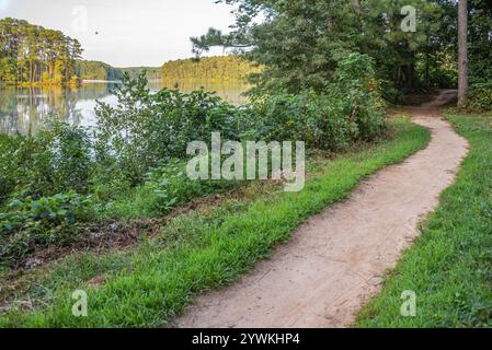 Lakeside trail along Fort Yargo Lake at Fort Yargo State Park in Winder, Georgia. (USA) Stock Photo