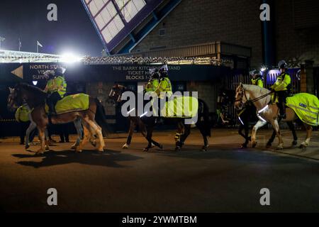 Police horses prepare for the Sky Bet Championship match Millwall vs Sheffield United at The Den, London, United Kingdom, 11th December 2024  (Photo by Izzy Poles/News Images) Stock Photo