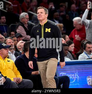 Michigan head coach Dusty May makes a point against Purdue during the ...