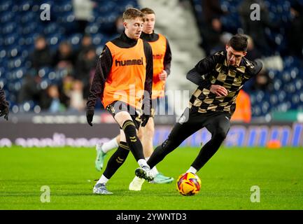 Coventry City's Josh Eccles (centre) during the Sky Bet Championship match at The Hawthorns, West Bromwich. Picture date: Wednesday December 11, 2024. Stock Photo