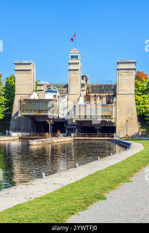 Opened in 1904, with a lift of 19.8 metres, the Peterborough Lift Lock is the highest hydraulic lift lock in the world.  Here boats are being lifted t Stock Photo