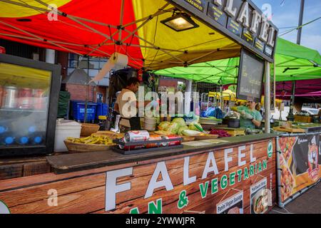 London - 17 06 2022: Chef working at a falafel stall on Acklam Rd near Portobello Road Stock Photo