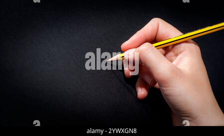 Human hand holding pencil and draws Stock Photo - Alamy