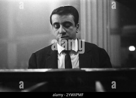 Philippe Gras / Le Pictorium -  Martial Solal -  28/11/2022  -  France / Ile-de-France (region) / Paris  -  Martial Solal in concert during Jazz Night, Salle Wagram, 1963 Stock Photo