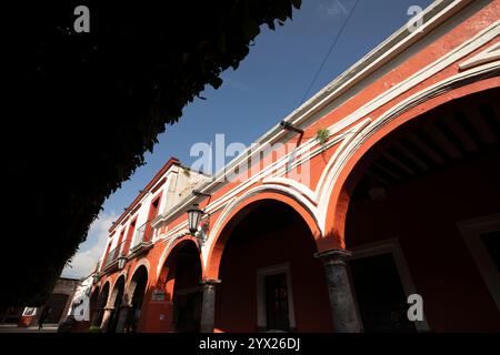 Jiquilpan, Michoacán, Mexico- December 24, 2023: Afternoon light shines on the colonial streets and buildings of central Jiquilpan. Stock Photo