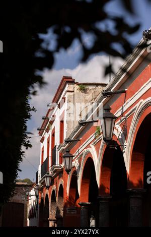 Jiquilpan, Michoacán, Mexico- December 24, 2023: Afternoon light shines on the colonial streets and buildings of central Jiquilpan. Stock Photo