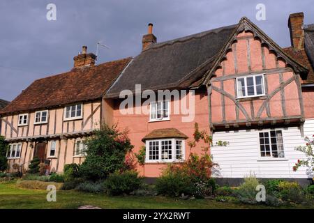 Pink half timbered, thatched roof cottages with gardens in Middle Street, Clavering, Saffron Walden, Essex, England, UK Stock Photo