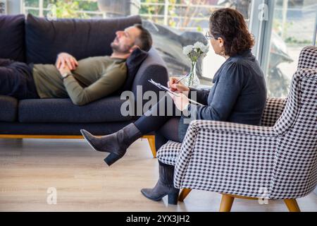 Psychotherapy session, Therapist and client in conversation Stock Photo