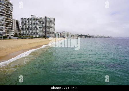 Playa Acapulco beach in Vina del Mar, Valparaiso, Chile Stock Photo