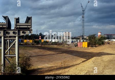 Germany, Berlin, 20.10.1991, dismantling of the magnetic levitation train between Gleisdreieck and Tiergarten, Potsdamer Platz, on the right a crane for jumping, [automated translation] Stock Photo