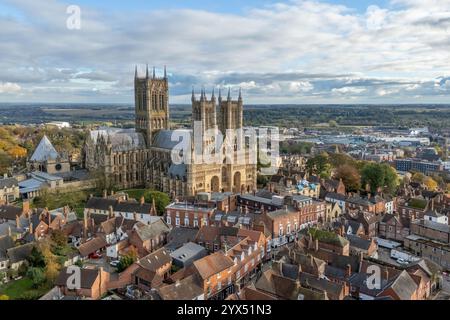 Lincoln Cathedral, Lincoln, Lincolnshire, England. Historic Gothic cathedral overlooking the city from the historic Cathedral Quarter. Stock Photo
