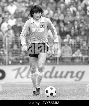 VFL Borussia Mönchengladbach - Hamburger SV 4:3 /09.02.1979/ Ivan Buljan (HSV) on the ball [automated translation] Stock Photo