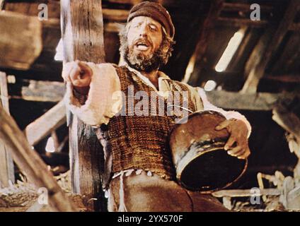 FIDDLER ON THE ROOF 1971 United Artists film with Chaim Topol Stock Photo