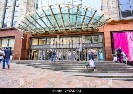 Motion blurred shoppers passing the entrance to Buchanan Galleries Shopping Centre, Buchanan Street, Glasgow, Scotland, UK, Europe Stock Photo