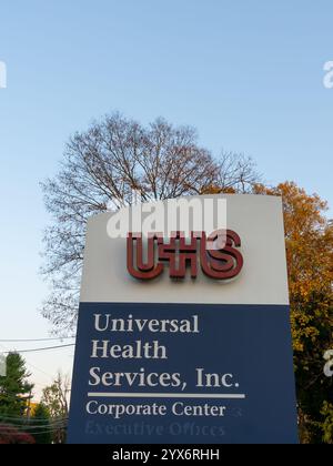 Universal Health Services (UHS) logo sign outside of its headquarters in King of Prussia, PA, USA, November 5, 2023. Stock Photo