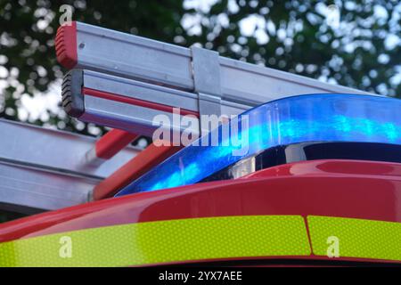 Feuerwehr-Blaulicht Feuerwehr in verschiedenen Bildern und Aktionen in Deutschland Feuerwehr-Blaulicht Feuerwehr in Deutschland *** Fire department blue light Fire brigade in various pictures and actions in Germany Fire brigade blue light Fire brigade in Germany Stock Photo