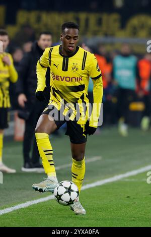 Dortmund, Ger. 11th Dec, 2024. Bild: v.l. Jamie Gittens (Borussia Dortmund, 43), 11.12.2024, Fussball, Champions League, Borussia Dormund - FC Barcelona, GER, Dortmund, Signal Iduna Park. Credit: HMB Media/Alamy Live News Stock Photo