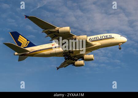 Singapore Airlines, Airbus A380-800, 9V-SKZ on Final Approach to