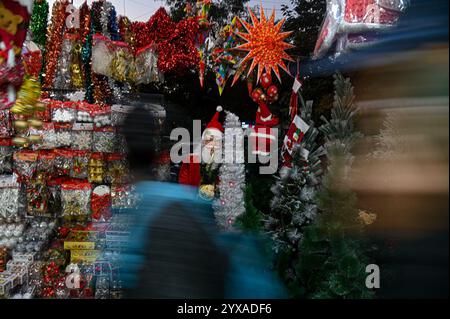 New Delhi, Delhi, India. 14th Dec, 2024. People walk past a stall with decorative articles ahead of the Christmas celebrations, in New Delhi, India on December 14, 2024. (Credit Image: © Kabir Jhangiani/ZUMA Press Wire) EDITORIAL USAGE ONLY! Not for Commercial USAGE! Stock Photo