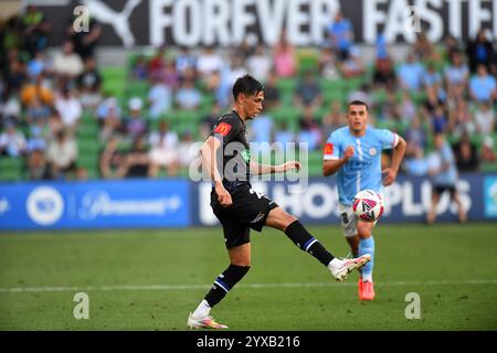 MELBOURNE, AUSTRALIA. 15th Dec, 2024. Pictured: Logan Rogerson of Auckland during the ISUZU A League Round 8 match Melbourne City vs Auckland at AAMI Park, Melbourne, Australia. Credit: Karl Phillipson / Alamy Live News Stock Photo