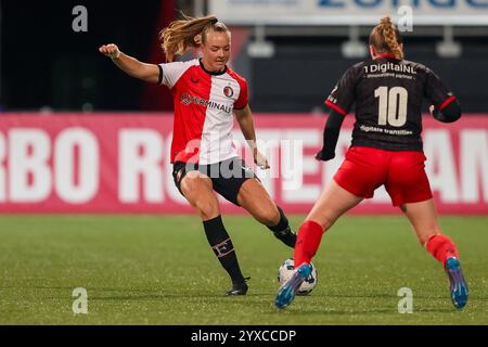 Rotterdam, Netherlands. 15th Dec, 2024. ROTTERDAM, NETHERLANDS - DECEMBER 15: Amber Verspaget of Feyenoord shoots the ball during the Azerion Vrouwen Eredivisie match between Excelsior Rotterdam and Feyenoord at Van Donge & De Roo Stadion on December 15, 2024 in Rotterdam, Netherlands. (Photo by Hans van der Valk/Orange Pictures) Credit: Orange Pics BV/Alamy Live News Stock Photo