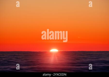 Scenic view of sun rising over clouds horizon, vivid colorful skyline Stock Photo