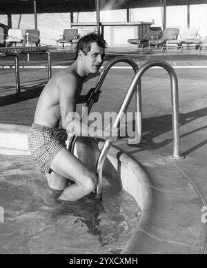 American Actor PAUL NEWMAN in the swimming pool at the BILTMORE HOTEL in Palm Springs in 1954 while he was filming THE SILVER CHALICE 1954 Director VICTOR SAVILLE Novel THOMAS B. COSTAIN Music FRANZ WAXMAN Warner Bros. Stock Photo