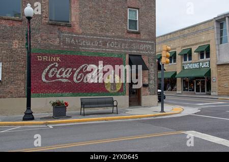 Dayton, TN USA - 12-14-2024 - Street Corner with painted advertisement on brick wall Stock Photo