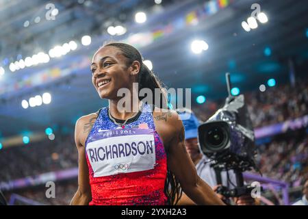 Sha'Carri Richardson celebrating her medal with her country's flag at the Paris 2024 Olympic Games. Stock Photo