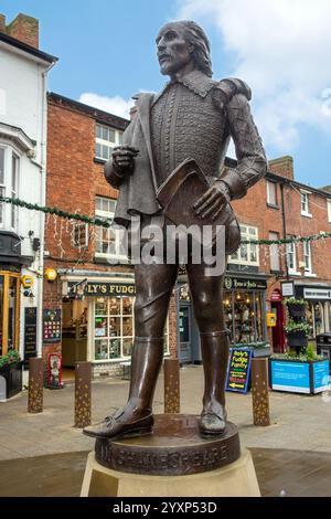 Statue monument to the playwright William Shakespeare in the Warwickshire town of Stratford upon Avon Stock Photo