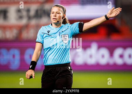 Enschede, Netherlands. 17th Dec, 2024. ENSCHEDE, NETHERLANDS - DECEMBER 17: Referee Frida Klarlund gestures during the UEFA Women's Champions League - Group B match between FC Twente and Celtic at De Grolsch Veste on December 17, 2024 in Enschede, Netherlands. (Photo by Broer van den Boom/Orange Pictures) Credit: Orange Pics BV/Alamy Live News Stock Photo