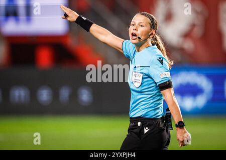 Enschede, Netherlands. 17th Dec, 2024. ENSCHEDE, NETHERLANDS - DECEMBER 17: Referee Frida Klarlund gestures during the UEFA Women's Champions League - Group B match between FC Twente and Celtic at De Grolsch Veste on December 17, 2024 in Enschede, Netherlands. (Photo by Broer van den Boom/Orange Pictures) Credit: Orange Pics BV/Alamy Live News Stock Photo